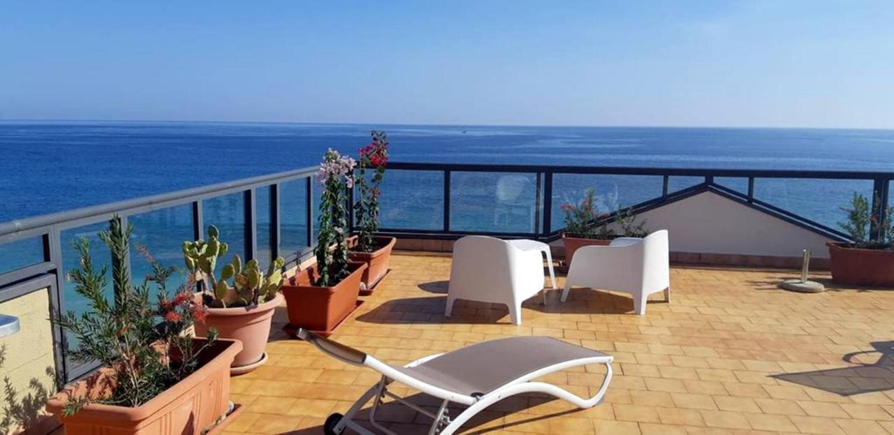 Il Cantone Del Faro Giardini Naxos Exteriér fotografie